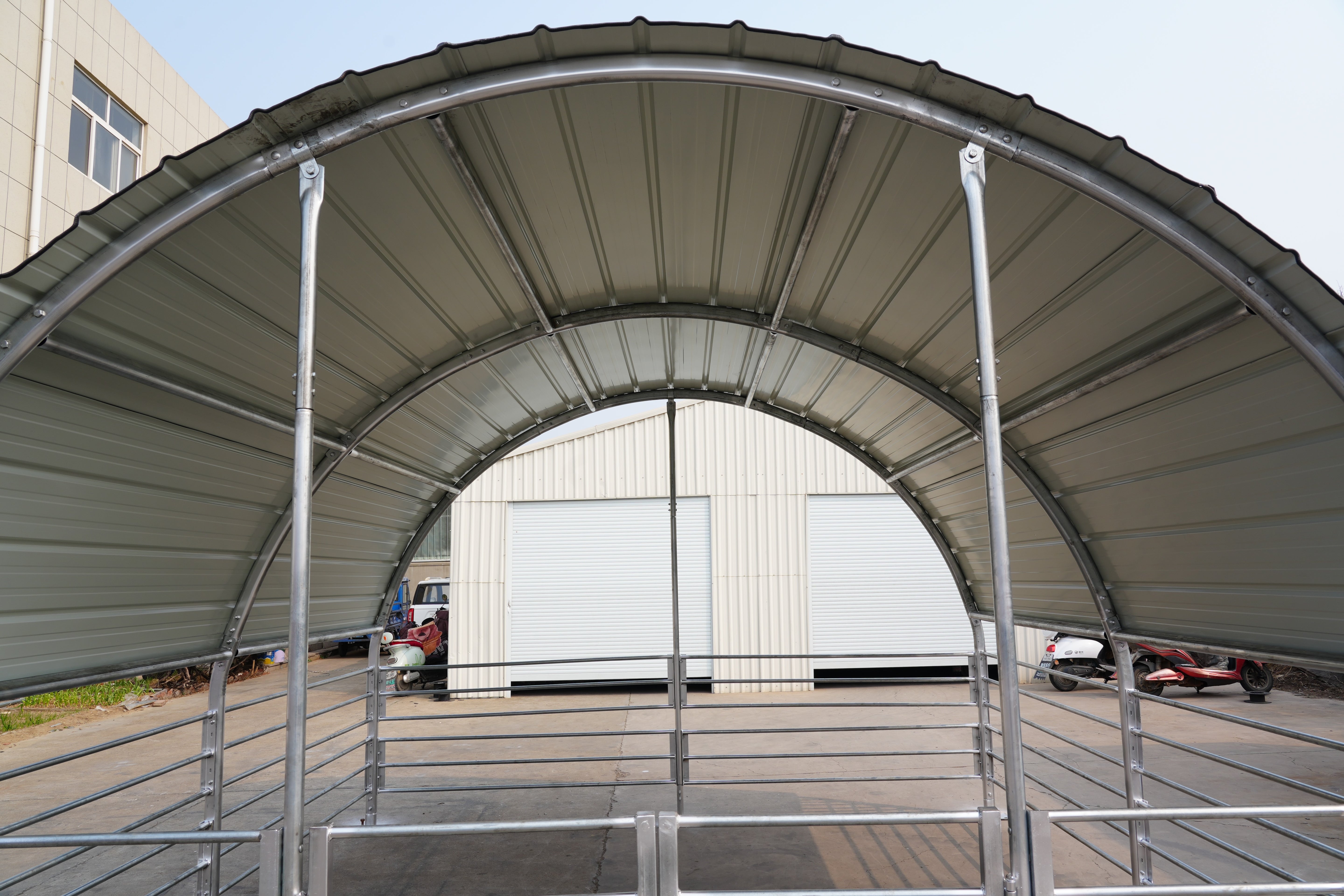 Steel Enclosed Livestock Shelters