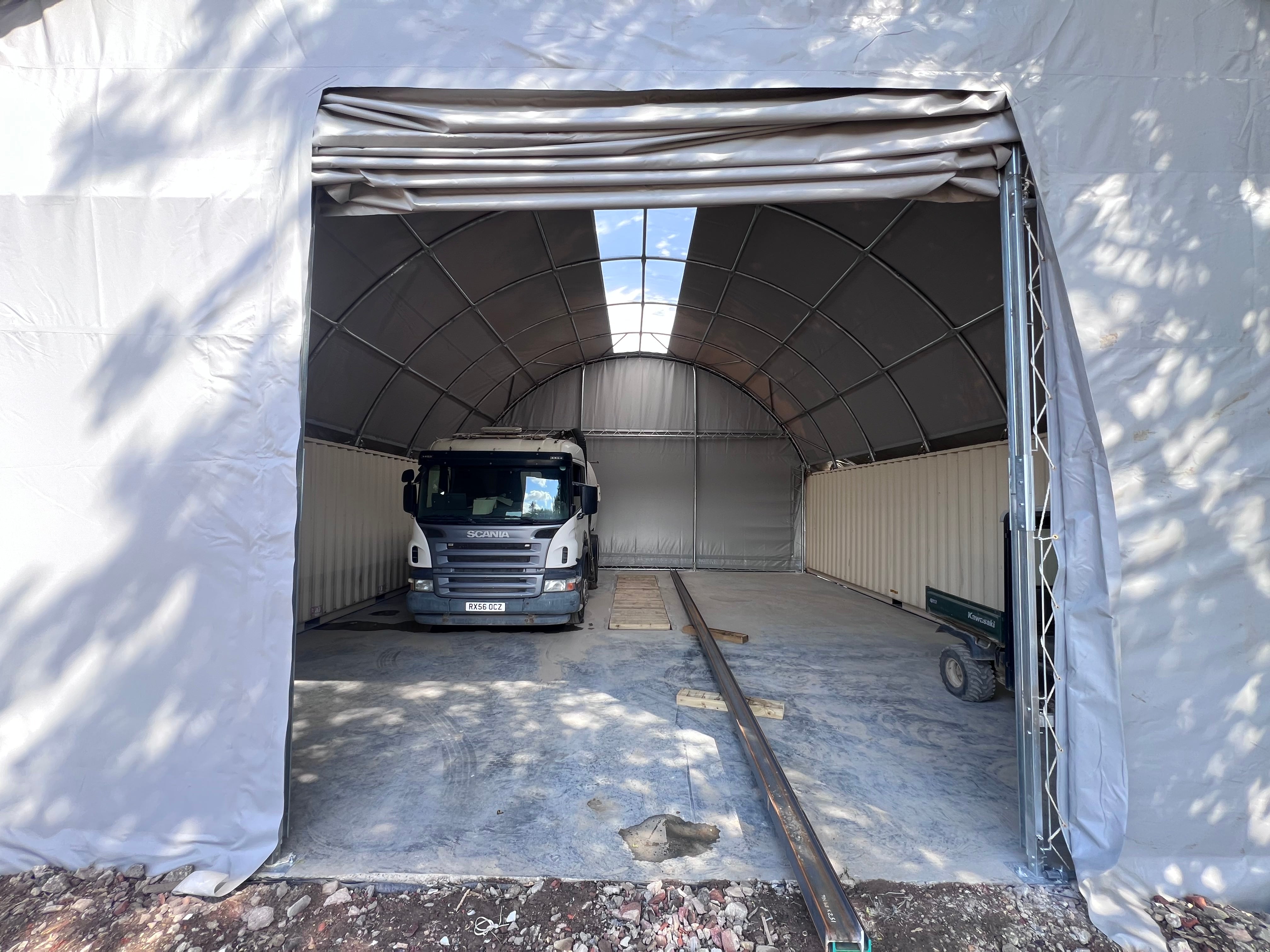 Auvents de conteneurs - 33 pieds x 40 pieds x 12 pieds (10 mx 12 mx 3,6 m)